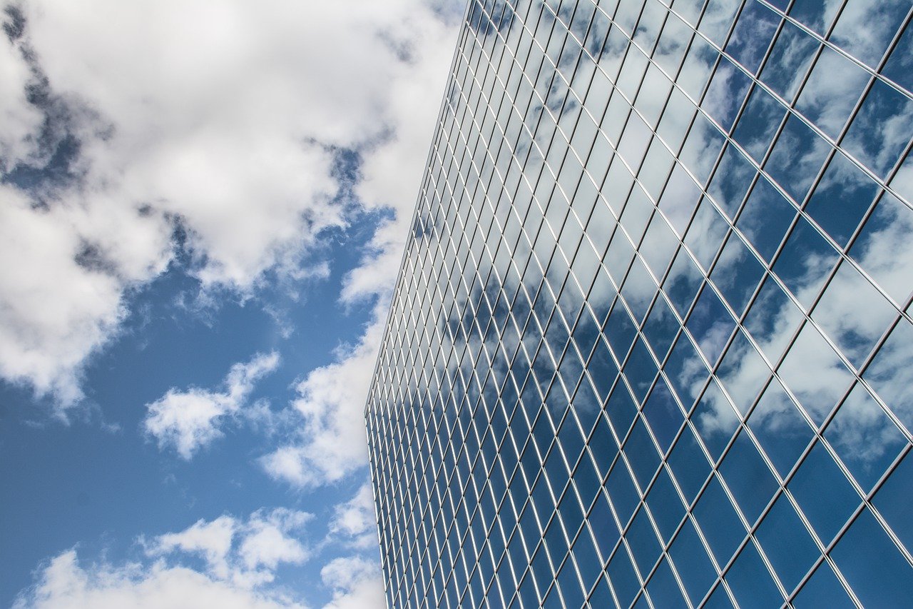 building, reflection, clouds-4781384.jpg